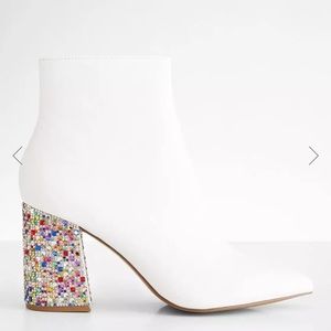 NWOT Betsey Johnson Kassie Boots 🌈✨